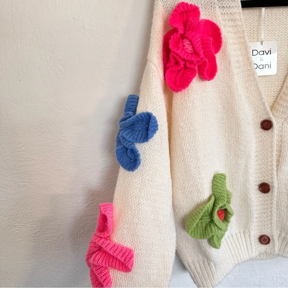 Davi & Dani Cream Cardigan with Bold Floral Details - Picture 2 of 5